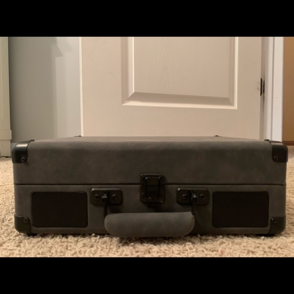 Victrola Suitcase record player - Picture 4 of 6
